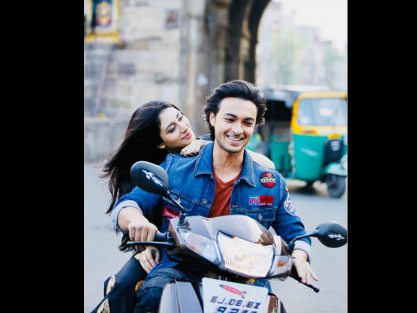 लवयात्री से हुई शुरुआत