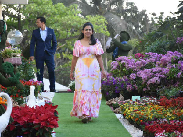 ईशा अंबानी