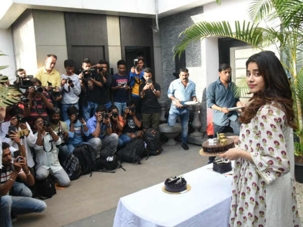 बेहद सिंपल अंदाज़
