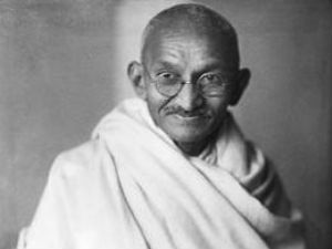 महात्मा गांधी पर निशाना
