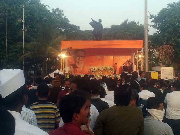 बाला साहब के प्रति लोगों का प्रेम बाला साहब के प्रति लोगों का प्रेम