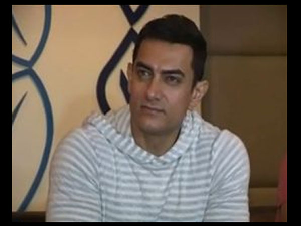 क्लीन शेव में नजर आए आमिर क्लीन शेव में नजर आए आमिर