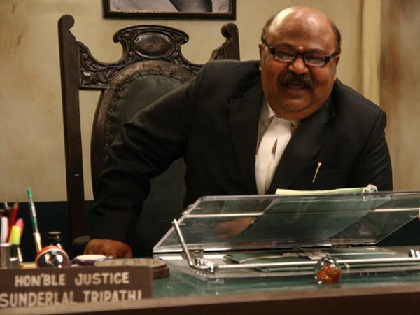 जॉली बनकर अरशद ने खूब हंसाया जॉली बनकर अरशद ने खूब हंसाया