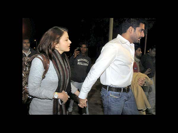 Aishwarya and Abhishek inside the airport Aishwarya and Abhishek inside the airport
