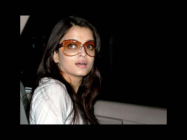 Aishwarya and Abhishek outside the airport Aishwarya and Abhishek outside the airport