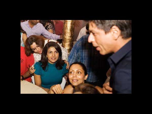 शाहरूख खान और प्रियंका चोपड़ा शाहरूख खान और प्रियंका चोपड़ा