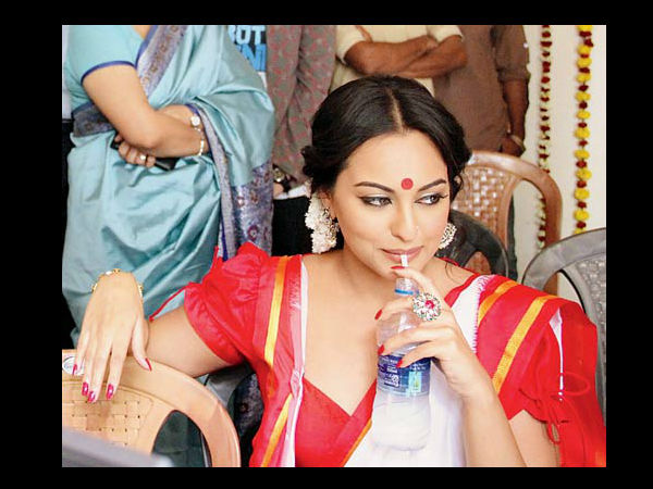 बुलैट राजा के सेट पर सोना बुलैट राजा के सेट पर सोना