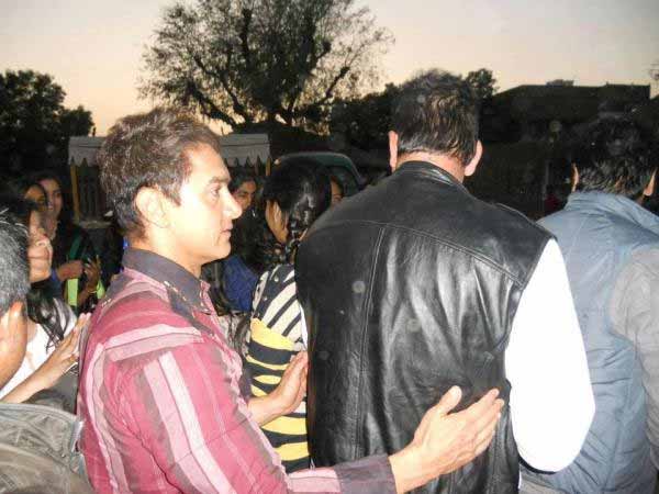 आमिर खान ने मदद की संजय दत्त की आमिर खान ने मदद की संजय दत्त की