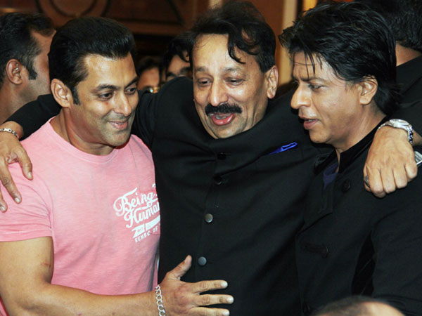 शाहरुख खान और सलमान खान से मिलने को बेताब मीडिया शाहरुख खान और सलमान खान से मिलने को बेताब मीडिया