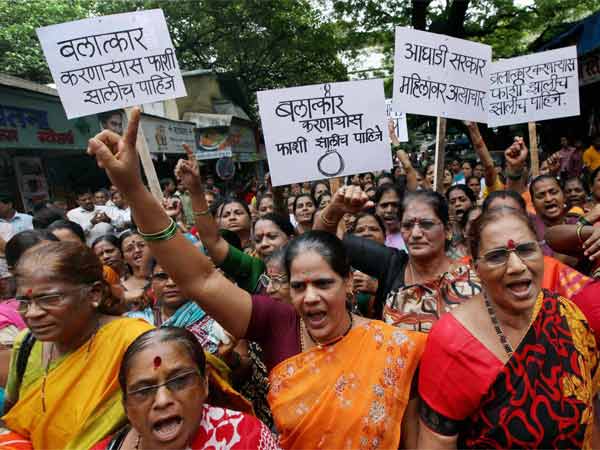 लड़के का हाथ बांध दिया