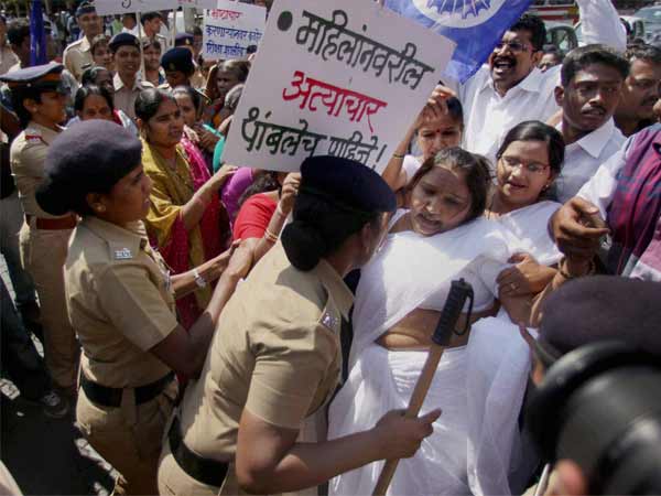लड़की कोमा में