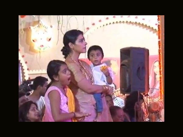 बच्चों को बॉलीवुड से दूर रखना चाहती हैं