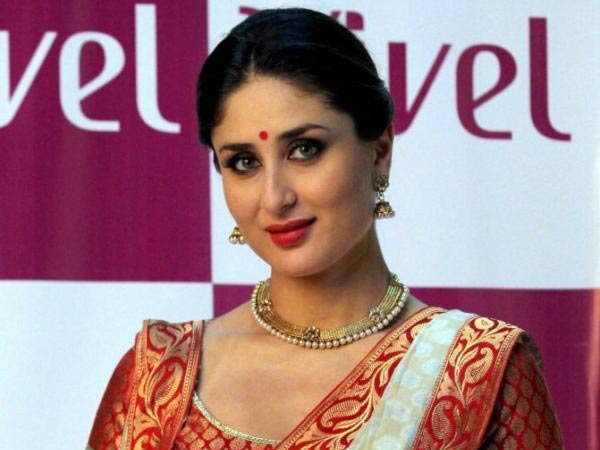 गोरी तेरे प्यार में फिल्म का सेकेंड हाफ गांव में शूट किया गया है। इमरान का कहना है कि ये सबसे इंटरेस्टिंग पार्ट है। आपका क्या कहेंगी इस बारे में? गोरी तेरे प्यार में फिल्म का सेकेंड हाफ गांव में शूट किया गया है। इमरान का कहना है कि ये सबसे इंटरेस्टिंग पार्ट है। आपका क्या कहेंगी इस बारे में?