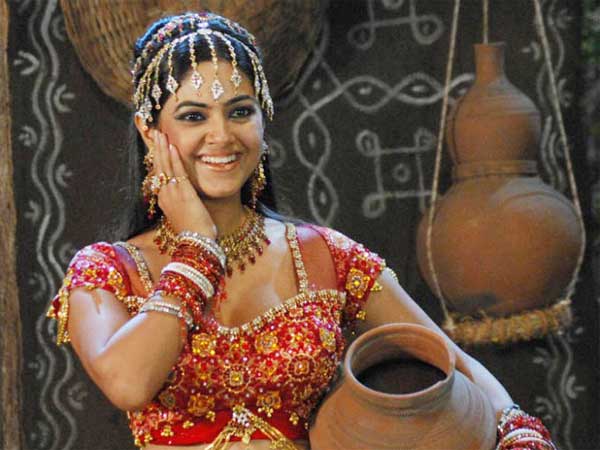 किस तरह के कपडे़ आपको ज्यादा पसंद हैं। वेस्टर्न या इंडियन?