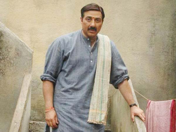 हरमन बावेजा के पिता के साथ आपने काफी काम किया है। अब उनके बेटे के साथ काम करने के दौरान कैसा अनुभव रहा। सेट पर क्या आप उन्हें कुछ टिप्स देते थे? हरमन बावेजा के पिता के साथ आपने काफी काम किया है। अब उनके बेटे के साथ काम करने के दौरान कैसा अनुभव रहा। सेट पर क्या आप उन्हें कुछ टिप्स देते थे?