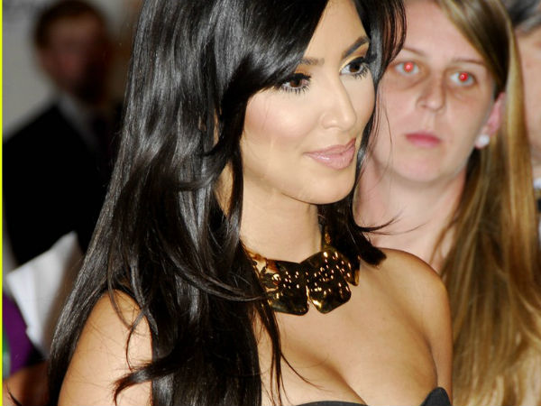 न्यूड पोज