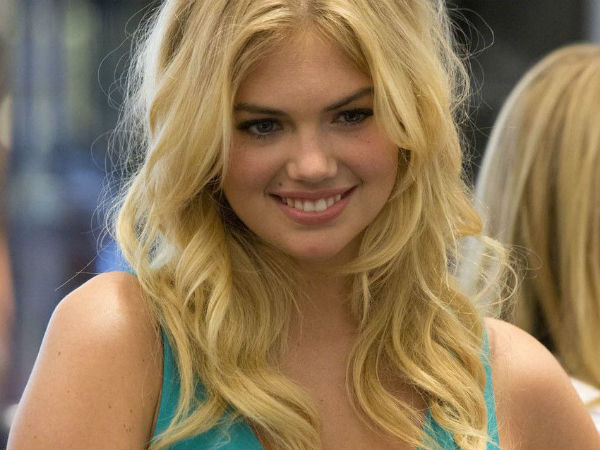 खेल पत्रिका की स्विमसूट माॅडल