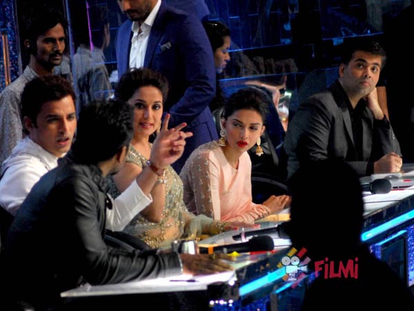 जजों के साथ दीपिका