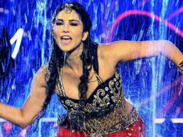 ऊफ्फ यह अदा..