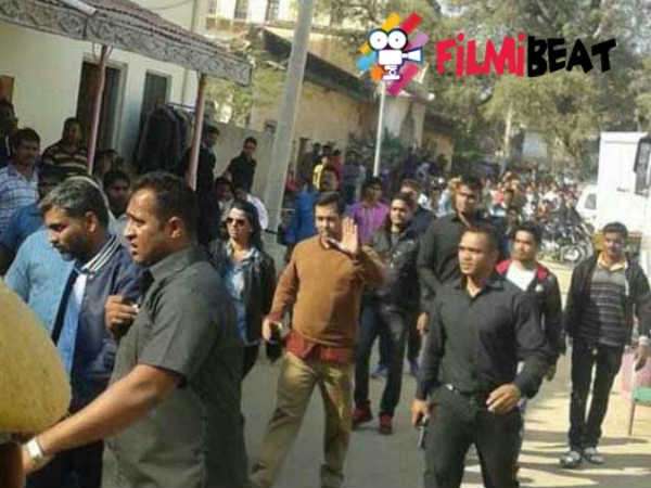 शूटिंग करने के लिए जाते सलमान शूटिंग करने के लिए जाते सलमान