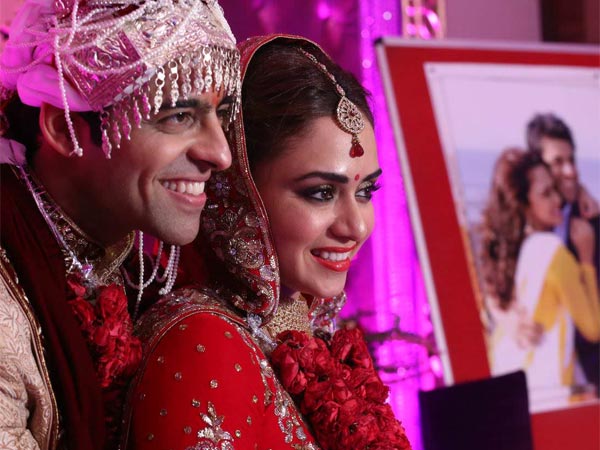 हिमांशु मल्होत्रा- अमृता खानविलकर हिमांशु मल्होत्रा- अमृता खानविलकर