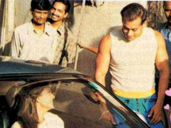 ऐश को मिल पुलिस प्रोटेक्शन ऐश को मिल पुलिस प्रोटेक्शन