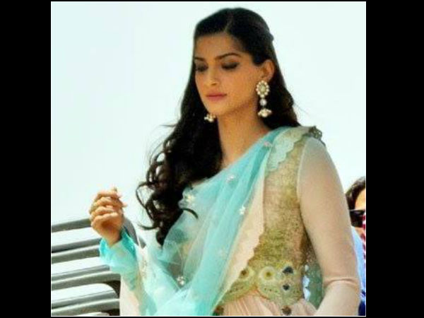 मैं प्रेम की दीवानी हूं