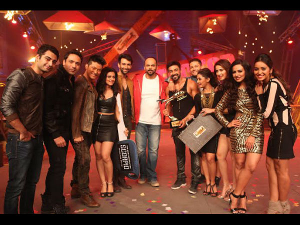 प्रतिभागियों ने दी परफॉर्मेंस