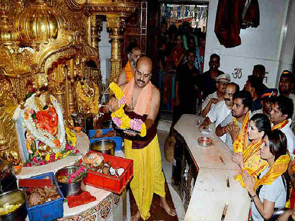 सिद्धिविनायक पहुंची सनी