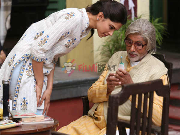 WATCH: अमिताभ - दीपिका का बॉन्ड WATCH: अमिताभ - दीपिका का बॉन्ड