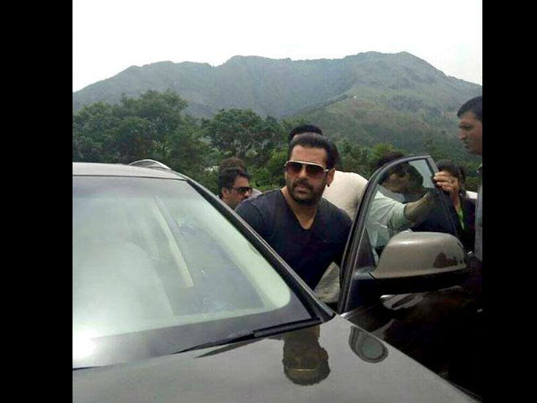 सलमान खान पहुंचे हिमाचल प्रदेश सलमान खान पहुंचे हिमाचल प्रदेश