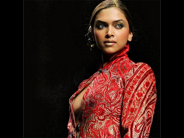 पुरानी तस्वीरों में काफी अलग