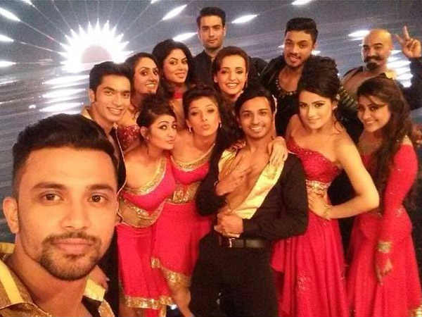 अवॉर्ड फंक्शन के दौरान हमने आपको ईशान आर्या के साथ देखा, वो आपको सिर्फ दोस्त हैं या कोई स्पेशल दोस्त?