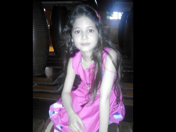 टेबल के नीचे हर्शाली का महल