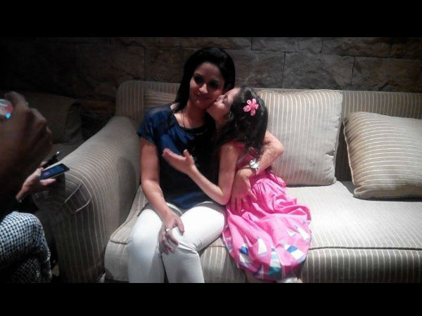 मम्मी के साथ हर्शाली