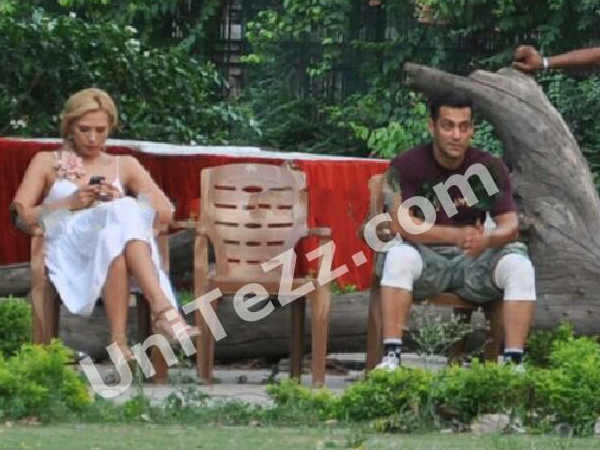 कई कैमरों में कैद