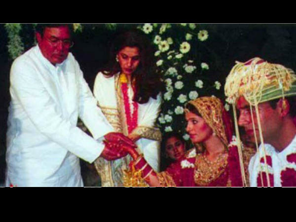 करण जौहर के काउच पर अक्षय - ट्विंकल और आमिर!