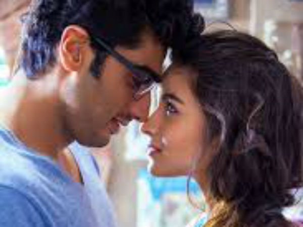 2 स्टेट्स की मल्टिपल किस! 