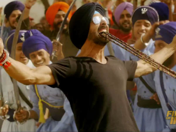 Watch खिलाड़ी स्टंट्स