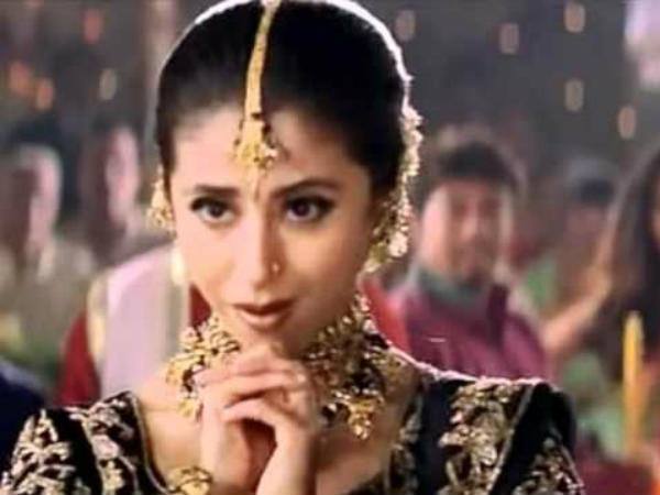 घूंघट में चांद होगा