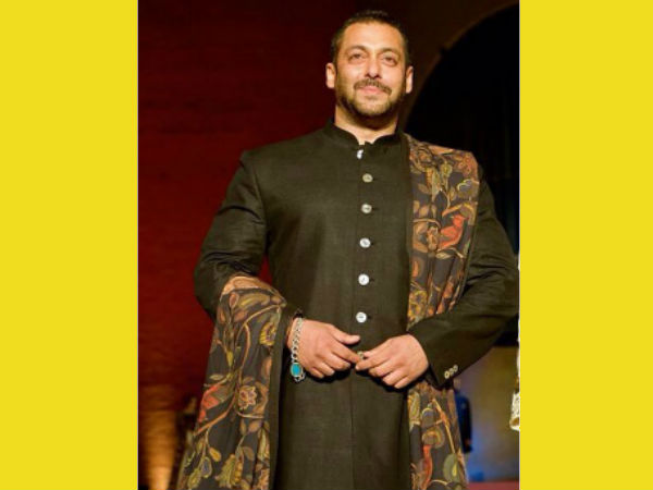 एक लुक ही काफी