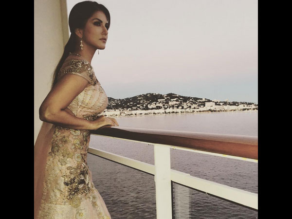 खूबसूरत 