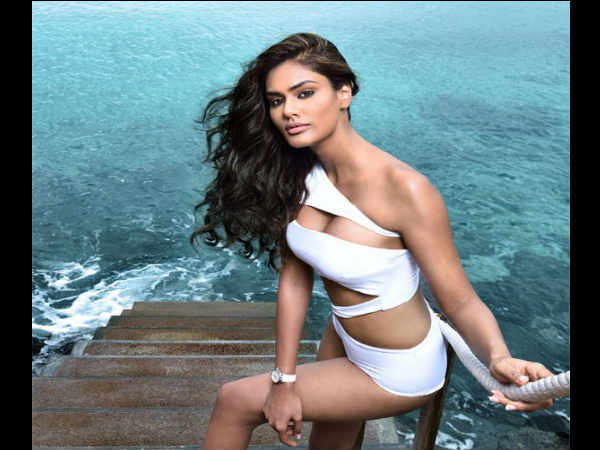 किंगफिशर कैलेंडर 2016 किंगफिशर कैलेंडर 2016