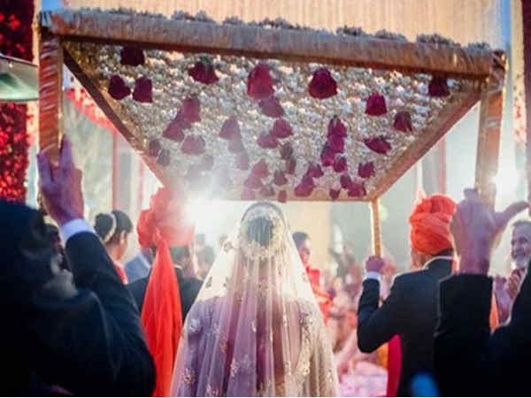 असिन-राहुल की शादी की अनदेखी तस्वीरें