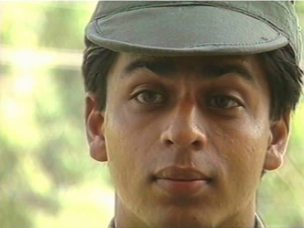 2.फौजी का लुक
