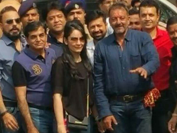 फैन्स और मीडिया से की बात