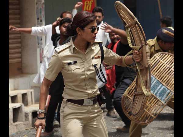 WATCH वर्दी का रंग