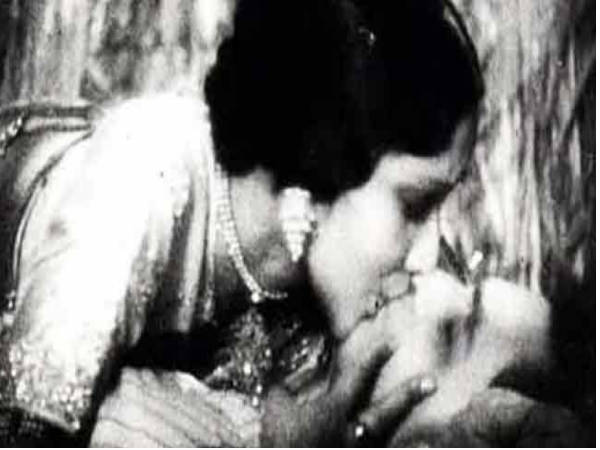 पहली किस पहली किस