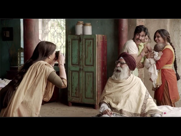 हंसता खेलता परिवार