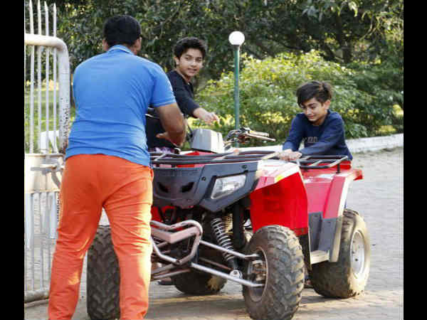 तस्वीरें